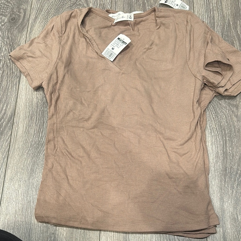 Active us
 size small 1 
size medium 2 
Tan color